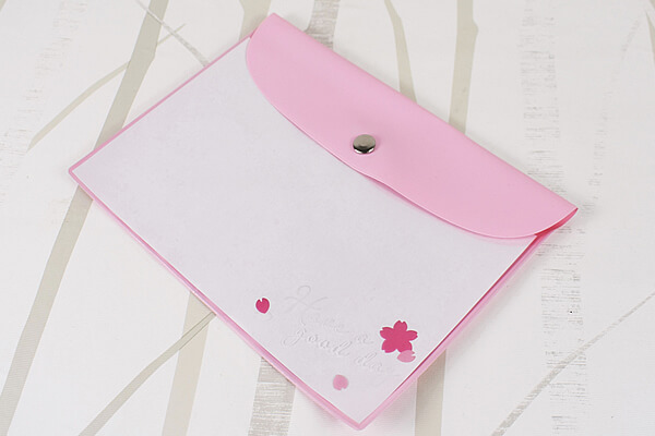 【100均ずぼらシュラン】ダイソー「マルチフラットケース（さくらA）」でカバン内の小物を一気に整理！の画像1