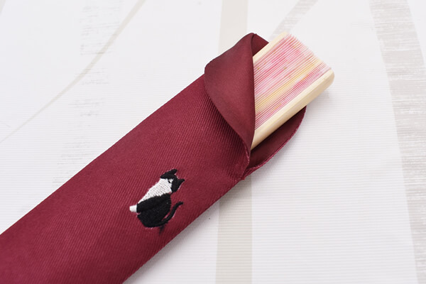 【100均ずぼらシュラン】セリア「扇子袋21cm扇子用（刺繍）」上品な色合いで残暑のお供にぴったり！ の画像6