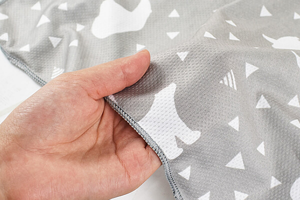 【100均ずぼらシュラン】セリア「接触冷感ピローパッド」ひやっと滑らかな感触で眠れない夜を改善の画像4