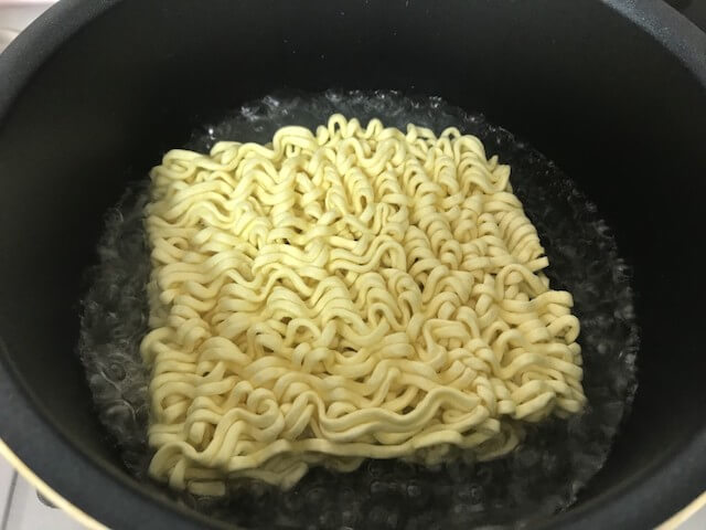 宮崎辛麺、プルダック炒め麺ほか「激辛ラーメン」6種、実食レビュー！　「チーズファンに超絶おすすめ」「辛さマックス」を発表の画像4