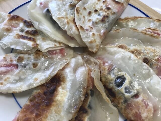 『家事ヤロウ!!!』【カニカマ餃子】作ったら、まさかの「磯辺焼き」!?　子ども爆食い、大人はわさび醤油で酒にぴったり！の画像6