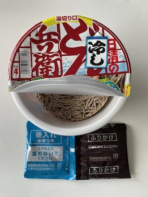 【日清の冷しどん兵衛】食べてみたら、面倒くさいし「冷し」じゃない！　ぶっかけそば＆うどん食べるなら、絶対○○はマスト!!の画像2