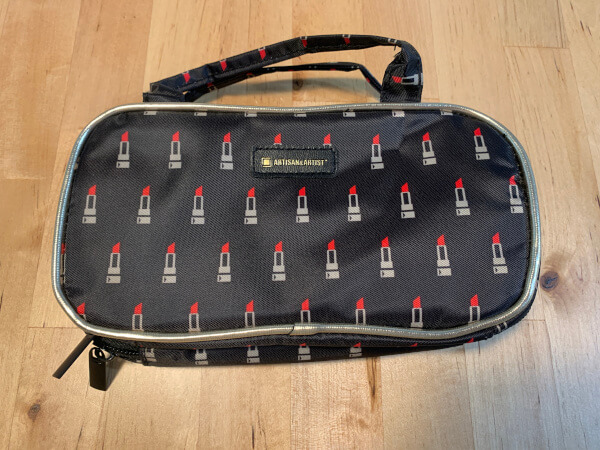 【付録レビュー】「＆Rosy」10月号、ARTISAN&ARTISTのメイクポーチが見た目以上の収納力！　一番人気のリップ柄が超お得【女性誌】の画像2