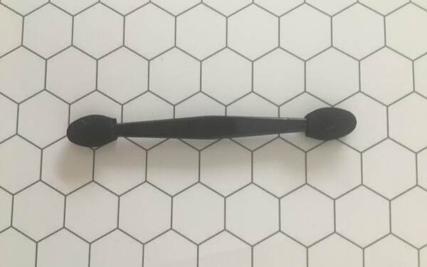 サイズは8.3cm。チップは1.3cm。（C）サイゾーウーマン