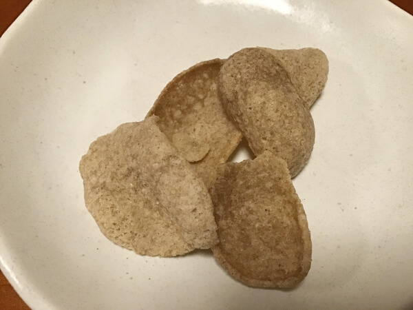 味源 コオロギチップスの中身はこちら！（C）サイゾーウーマン