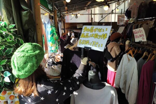 「秘密のさくらちゃん」武蔵村山店店内①