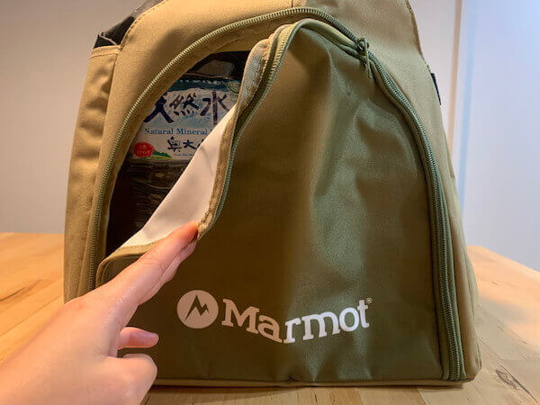 開け閉めはファスナーで