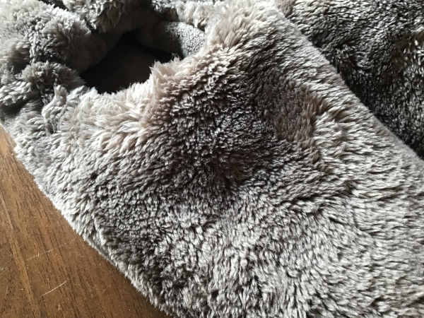 あたたかファイバールームシューズの質感（C）サイゾーウーマン