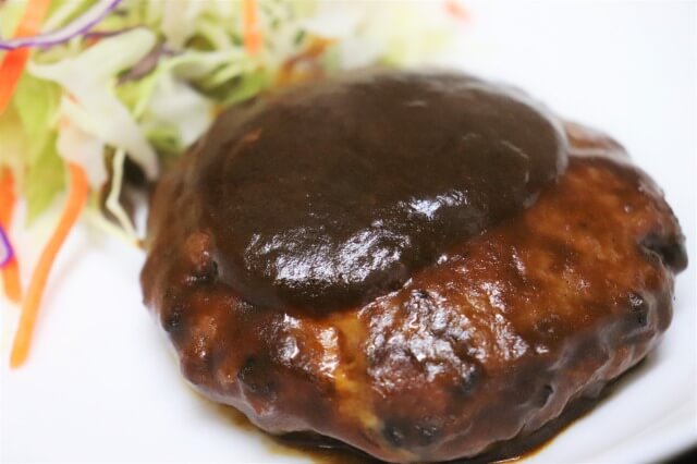 3スーパーの冷凍＆チルド「チーズインハンバーグ」食べ比べ！　西友1個108円の味わい深さに揺さぶられた!!の画像6