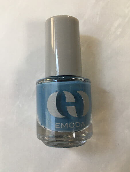 ネイル：色はスカイブルー