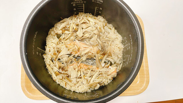 『きのう何食べた？』レシピ【鮭とゴボウの炊き込みご飯】完全再現！　入れて炊くだけ、時短で香り豊かな旅館の味が完成の画像3