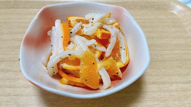 タサン志麻【みかんとイカのサラダ】は箸が止まらない！　まさかの組み合わせはクセになる味わい