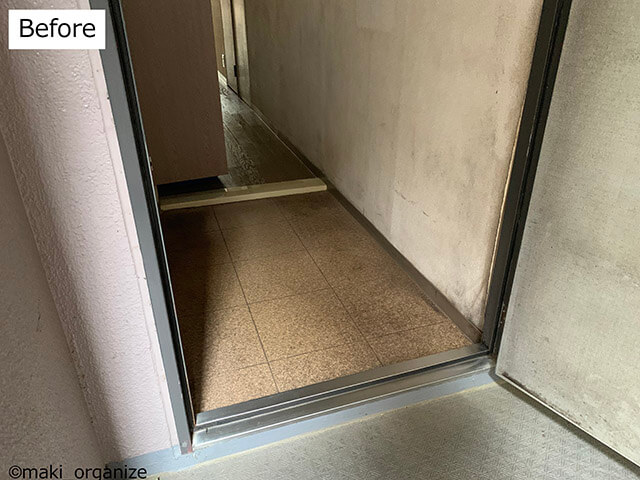 黒カビだらけ玄関がセリアのアレで大激変！　低予算リフォーム「ビフォーアフター」の画像4