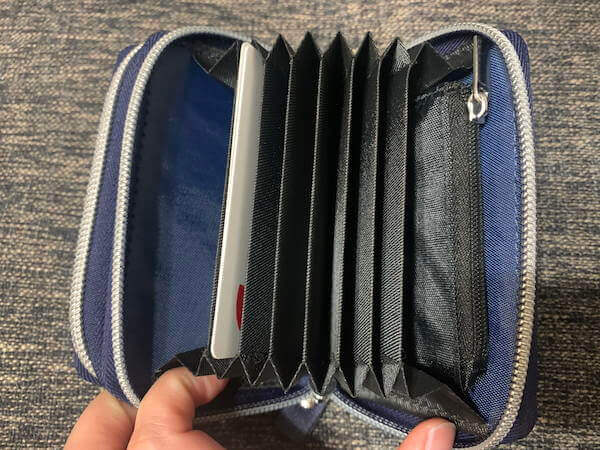 「MonoMax」3月号付録レビュー！　鮮やかなネイビーの「じゃばら財布」は高級感◎