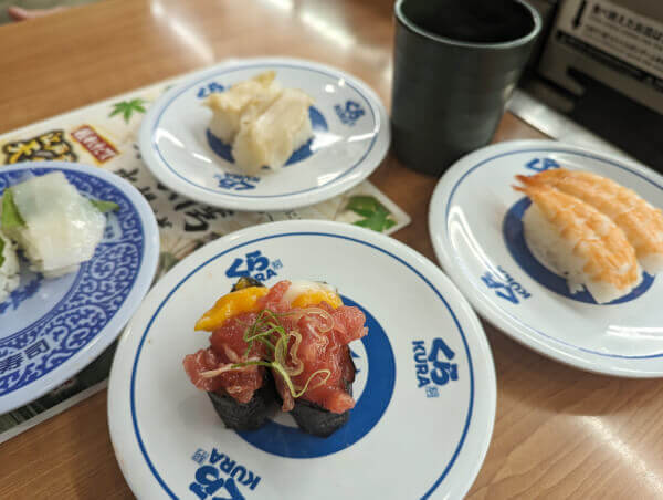 くら寿司の寿司4皿の画像