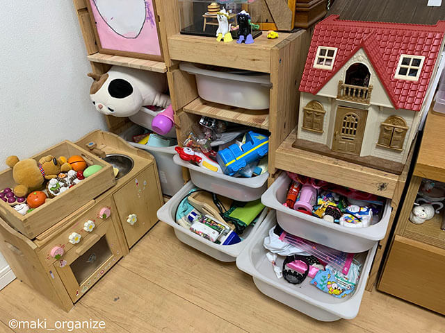 テレビ台周辺の写真