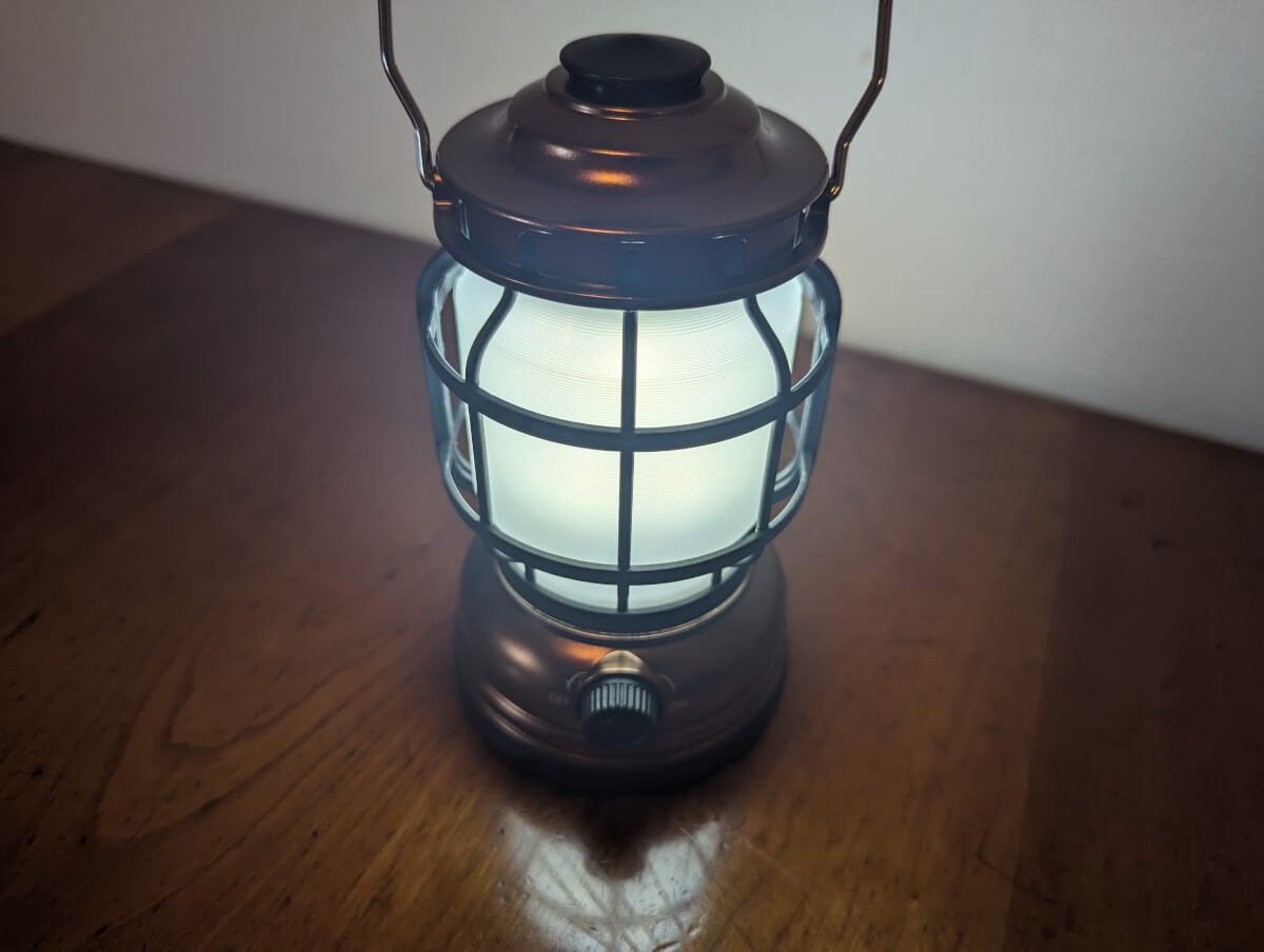 ダイソー「調光SMDランタン：550円」、白点灯の画像