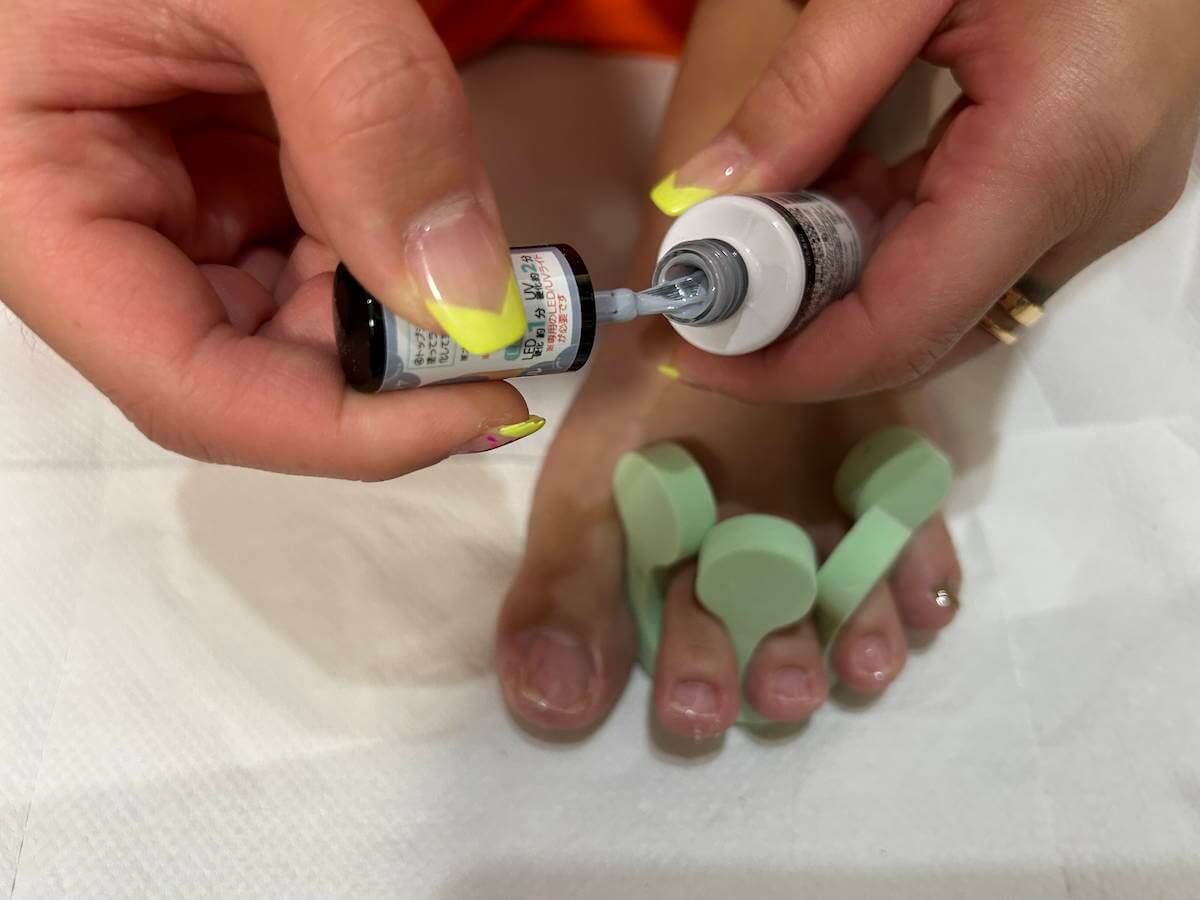 筆のジェル量を調整する画像