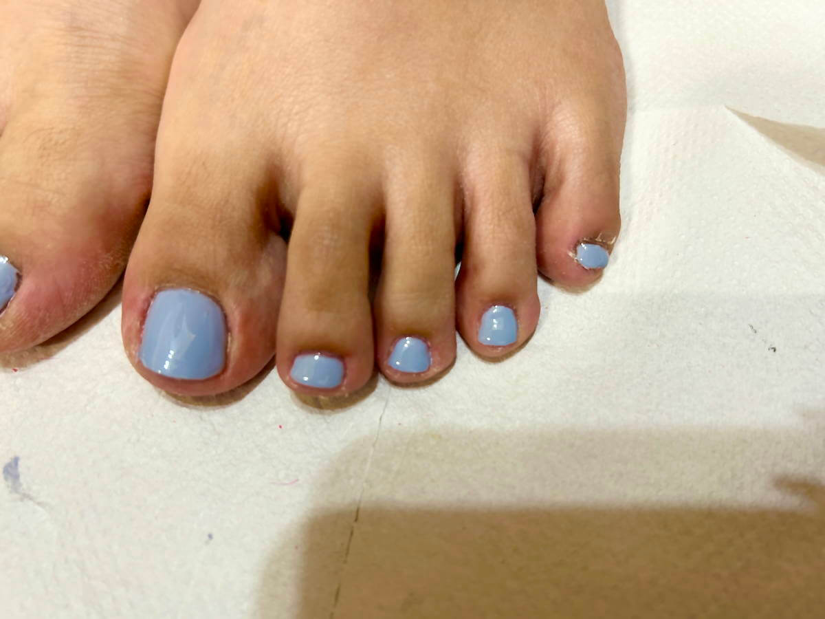 ポイント解説後のフットネイル仕上がり