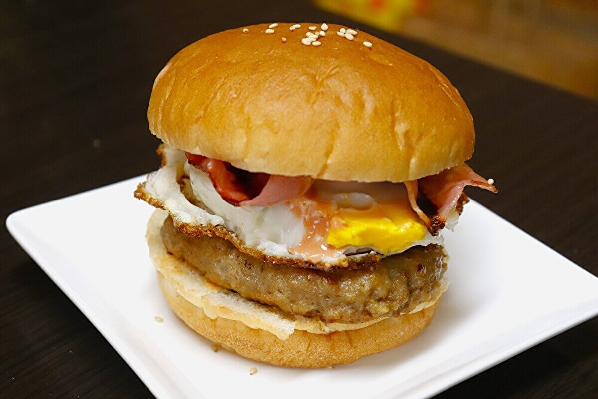 マクドナルド「月見バーガー」再現レシピの完成画像