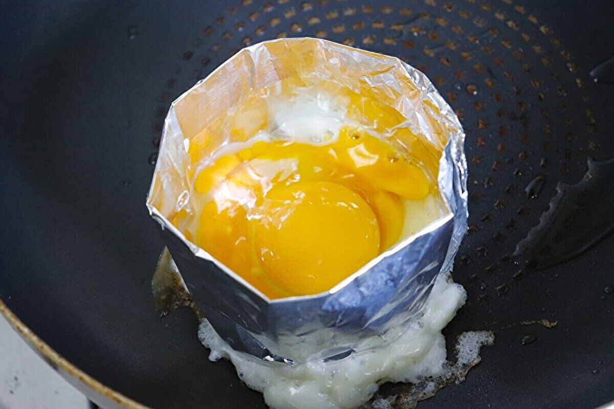 マクドナルド「月見バーガー」再現レシピ、目玉焼きのつくり方の画像