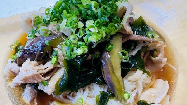 なすと豚バラのぶっかけそうめんの完成画像