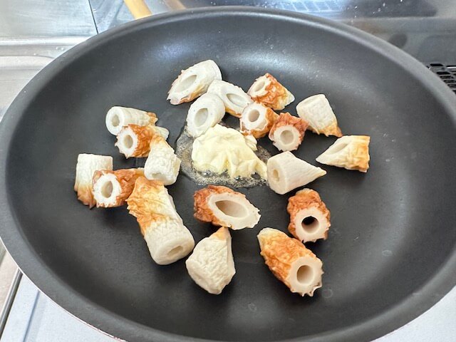 ちくわを置いている画像