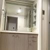 【中古マンション】暗く黄ばんだ洗面所がリメイクシートで明るく変身！　一手間で“古さ”も払拭