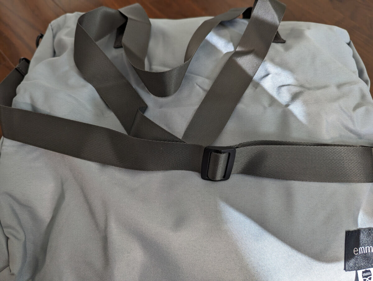 「オトナミューズ」（宝島社）2023年11月号付録「emmi×SHAKA 2WAYレジャーボストン」のストラップ部分の画像