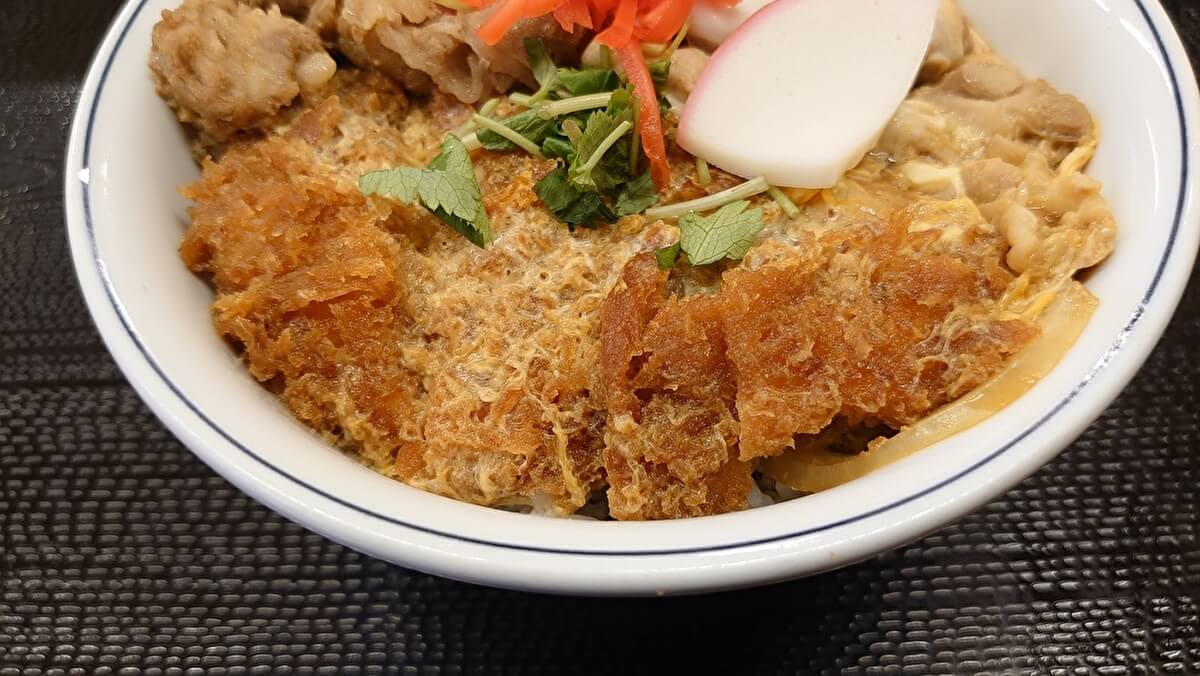 かつや「トリプルカツ丼」の画像