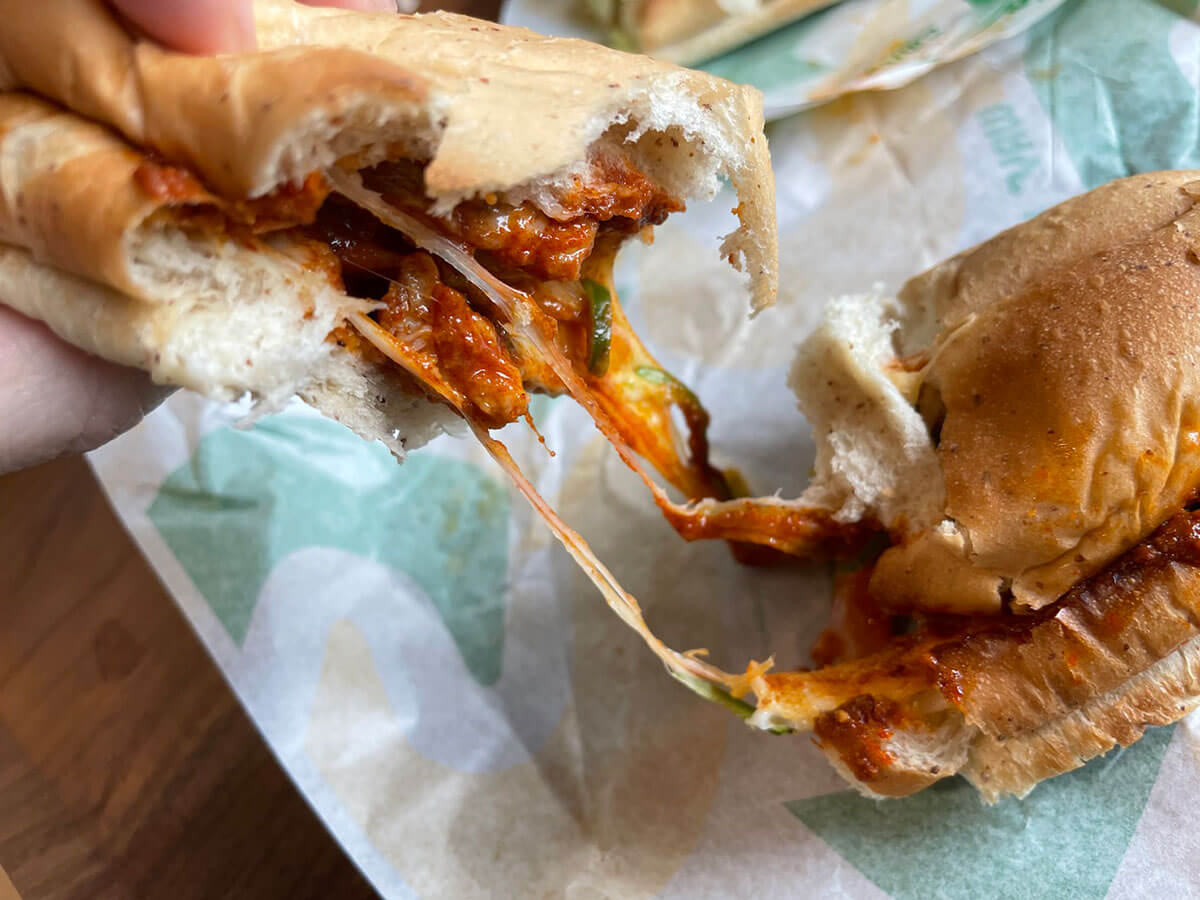 サブウェイの「本気のカレー」味に脱帽！　限定サンド2種実食で「旨辛」の波が押し寄せるの画像6