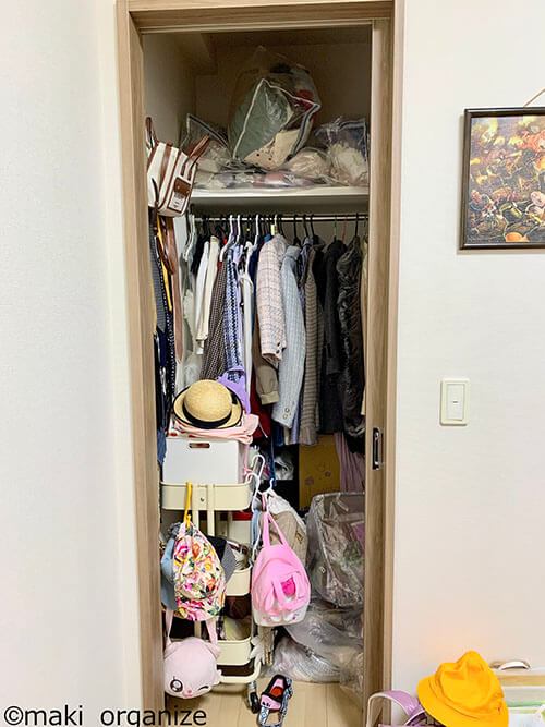 「物置化」したクローゼットがスッキリ！　プロの収納テク実例ビフォーアフターの画像1
