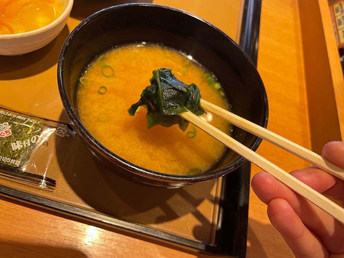 やよい軒のモーニング「ミニすき焼き朝食」の画像