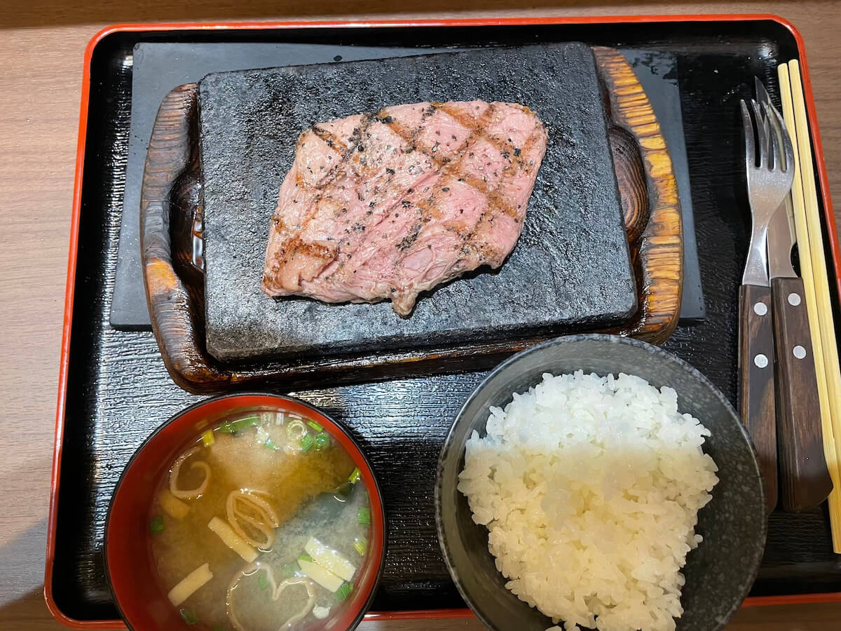 【やっぱりステーキ】【いきなり！ステーキ】【感動の肉と米】など人気ステーキ8品食べてみた！の画像10