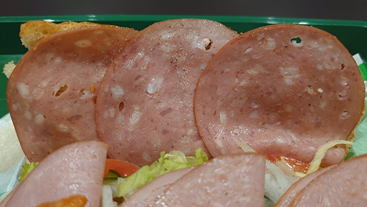 【サブウェイ】大量閉店から復活の理由は？　四半世紀ぶり再販「トリプルミートBMT」を食べてわかったことの画像10