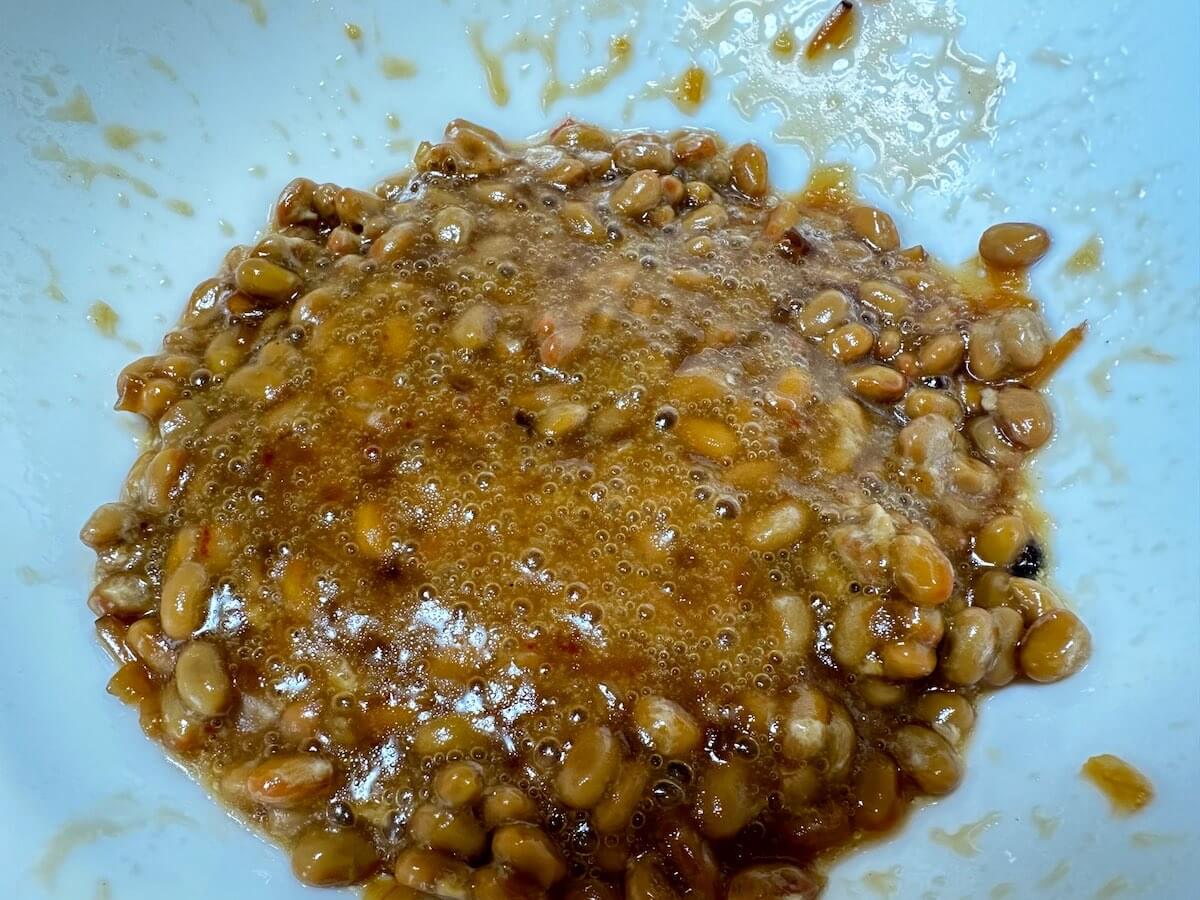 納豆好きが太鼓判、【納豆パスタ】は玉ねぎドレッシングが相性抜群！　食べ過ぎ注意レシピの画像3