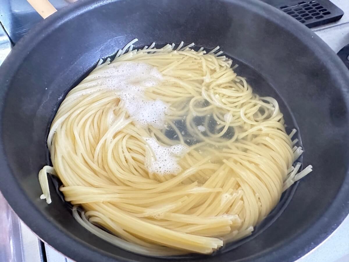 納豆好きが太鼓判、【納豆パスタ】は玉ねぎドレッシングが相性抜群！　食べ過ぎ注意レシピの画像4
