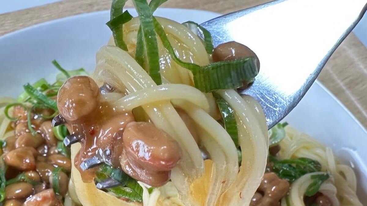 納豆好きが太鼓判、【納豆パスタ】は玉ねぎドレッシングが相性抜群！　食べ過ぎ注意レシピの画像7