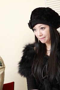 小向美奈子、服役後グラビア復帰も“過去の人”へ!?　「人間離れした顔」に関係者あ然