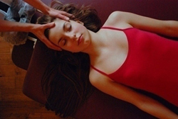 からだを整える…つもりが謎だらけの施術を受けた代替医療「オステオパシー」体験談