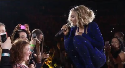 ビヨンセ、盲目の妹を想う姉の願いに応えてコンサートでデュエット披露