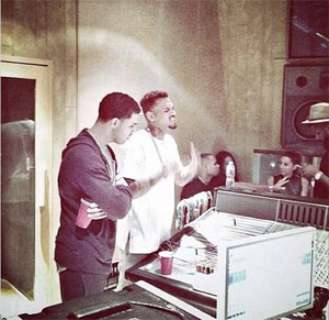 リアーナをめぐる乱闘はなんだったの？　クリス・ブラウン＆ドレイクがコラボ