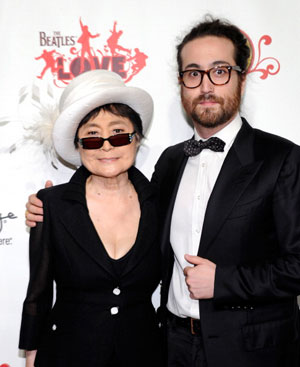 ウォール街のデモにショーン・レノンが参戦！　歌ったのは予想外のあの曲