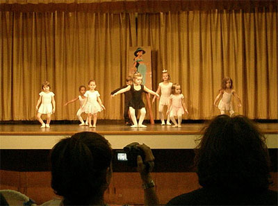 子どもより親の方が興奮状態！　「発表会」を巡るトラブルが多発