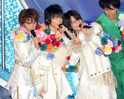 『DREAMBOYS JET』組が休演日にアウトレットを堪能後、マッチのレースを観戦