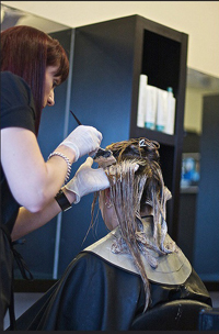 高級ヘアサロンで体験した“ケチ”対応!?　カラークーポン利用客に「リタッチ処理」ゴリ押し