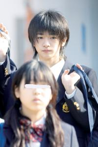 知念侑李はダブルサイズ、田中聖は全裸……ジャニーズのドキドキ寝室公開