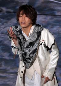 ファン大当たり！　亀梨和也＆玉置浩二のゲリラライブはやはりあの大学だった