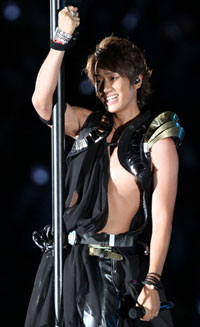 NEWS小山慶一郎、「ステージ上でブラジャー振りまわしたい！」