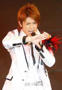 貴重！　タッキー＆翼が目を合わせながら「繋がっている」